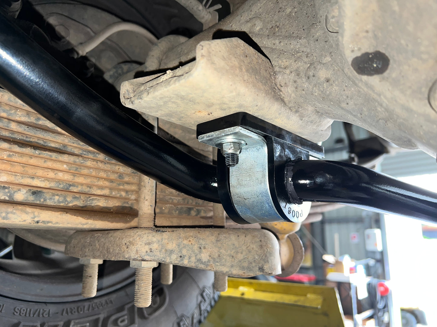 Rear 33mm (High Clearance) Heavy Duty Sway Bar For Toyota Landcruiser 76 78 79 SBR225-33F