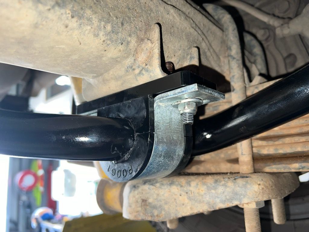 Rear 30mm (High Clearance) Heavy Duty Sway Bar For Toyota Landcruiser 76 78 79 SBR225-30F